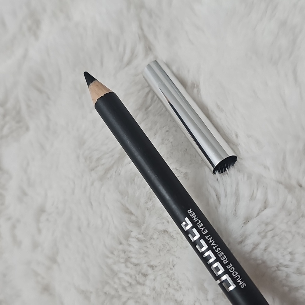Doucce Smudge Resistant Longwear Black Kohl Eyeliner - Picture 5 of 5